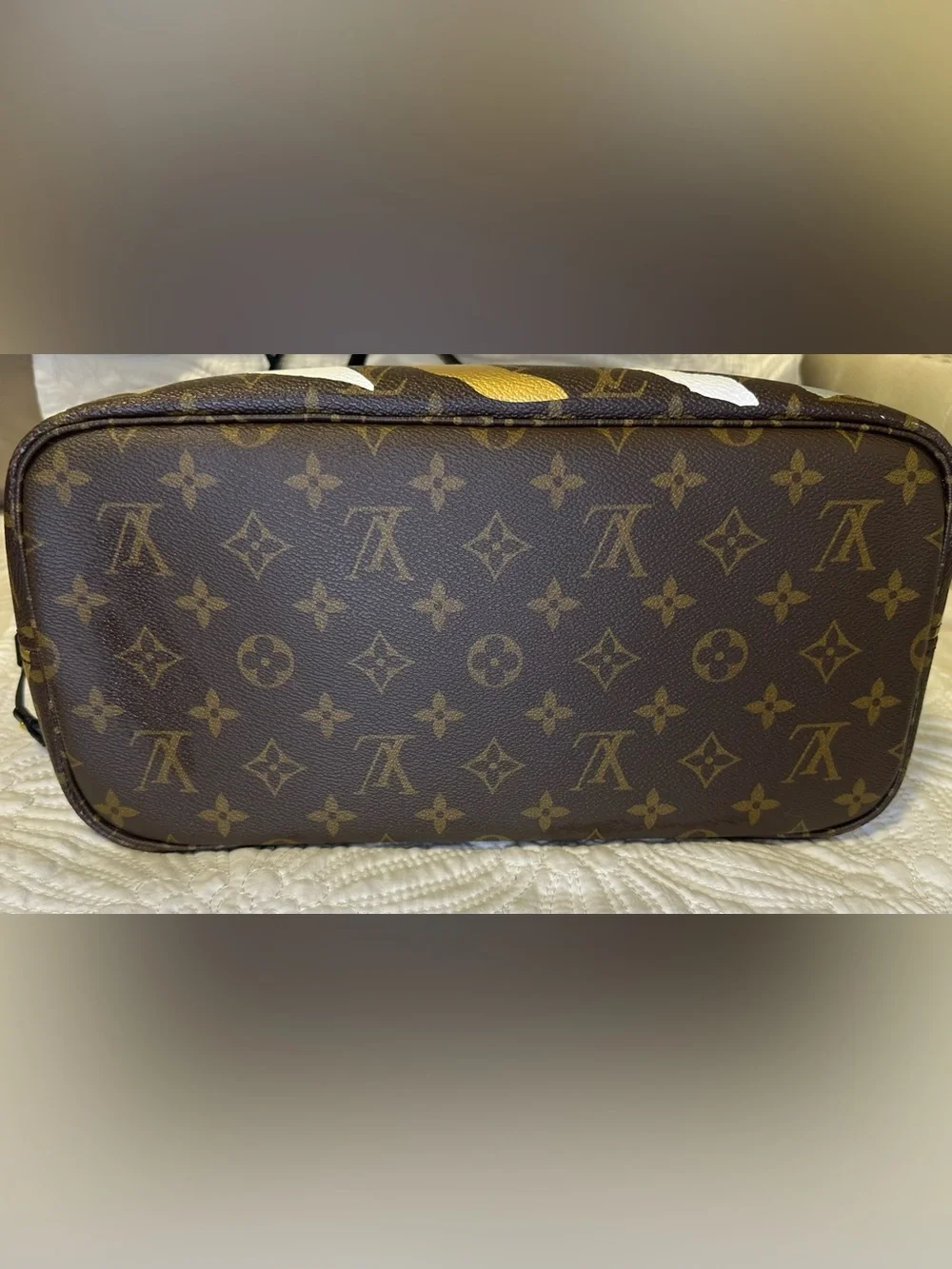 Louis Vuitton preloved excellent